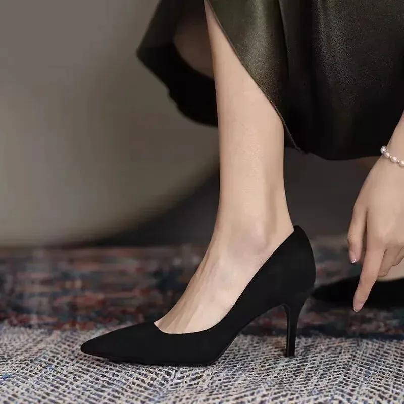 Мода 2025 Обувь Туфли-лодочки на тонком каблуке с острым носком Новая замшевая черная красная синяя женская обувь большого размера 42
