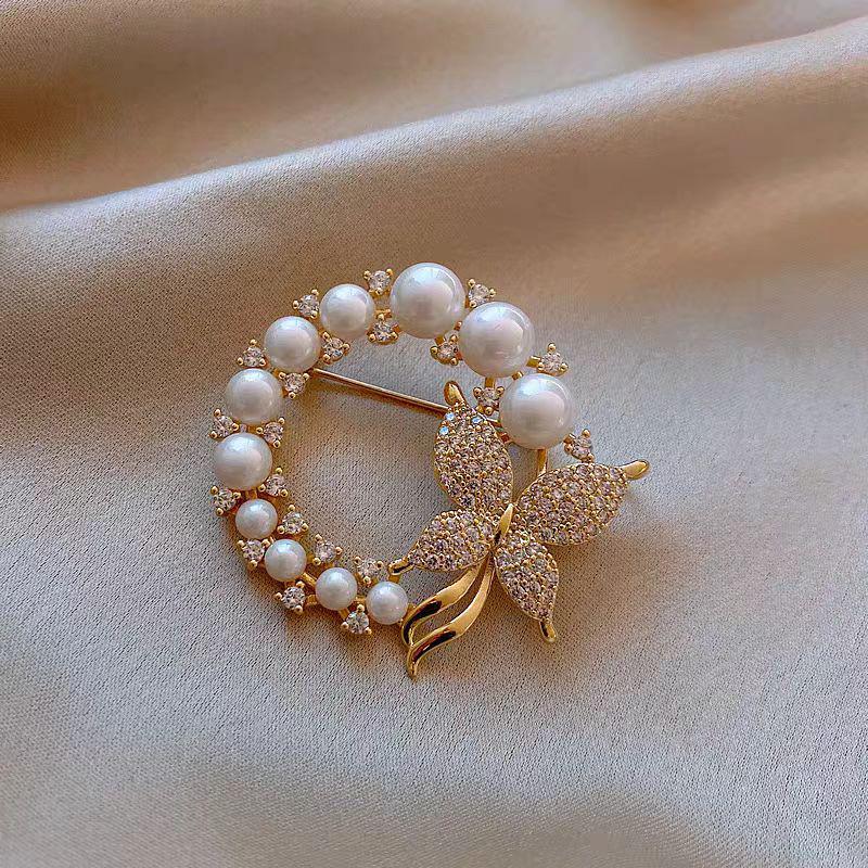Korean Elegant Light Luxury Brooch - High-End Anti-Exposure Pin for Women's Clothing Accessories