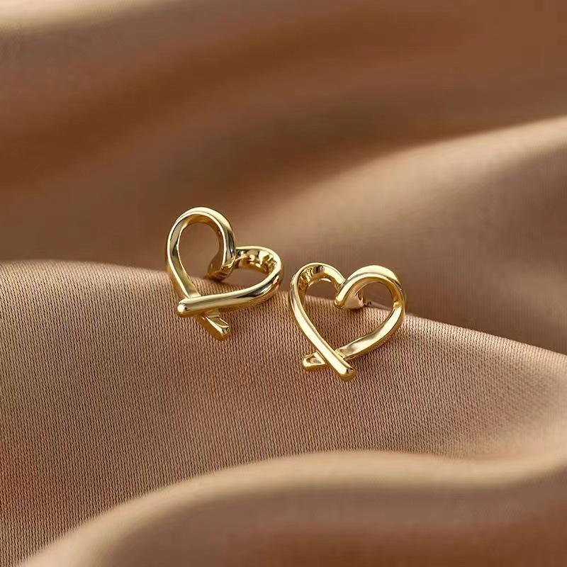 S925 Sterling Silver Hollow Heart Ear Studs Women's Simple Cold Style Affordable Luxury Style Niche High-Grade Earrings