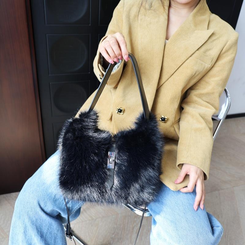 2025 Autumn New Fluffy Plush Underarm Bag for Women Trendy Soft Faux Fur Shoulder Crossbody Bag Ladies Clutch Purse Handbags