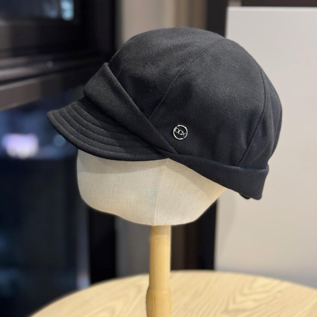 Новый стиль шерстяная кепка с утиным козырьком для женщин Модная и универсальная шляпа художника для путешествий на открытом воздухе Маленький ветрозащитный и теплый берет, подчеркивающий лицо