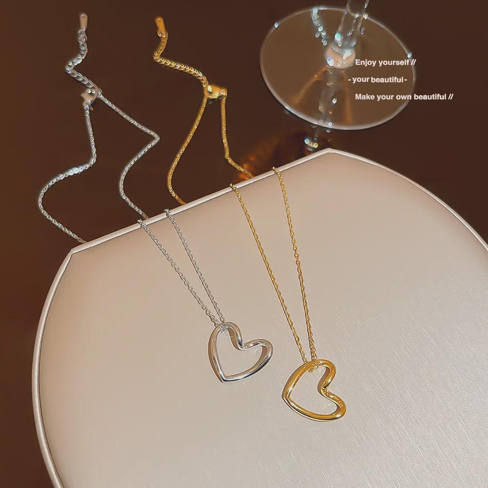 18K Gold French Love Clavicle Necklace: Elegant, Versatile, Non-Fading Stainless Steel Design for Women