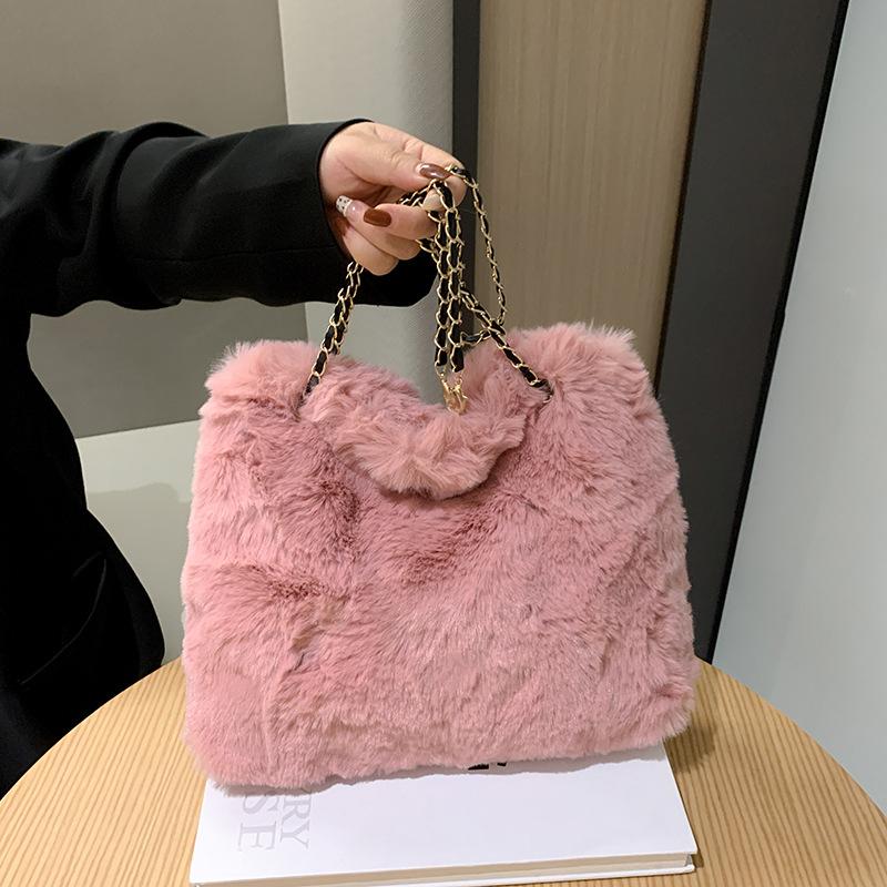 Женская пушистая сумка через плечо, мягкая плюшевая сумка-портфель из искусственного меха с подвеской, большая вместимость, женская модная дорожная сумка