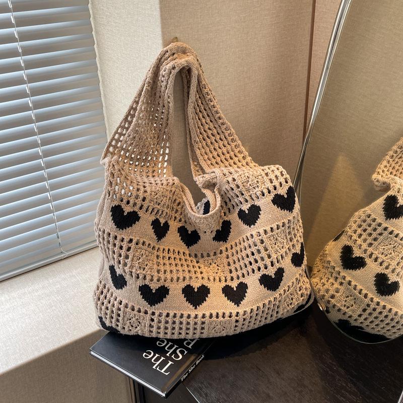 Вязаная сумка-тоут с вырезом в форме сердца для женщин 2024: Сумка большой вместимости, пляжная и для покупок