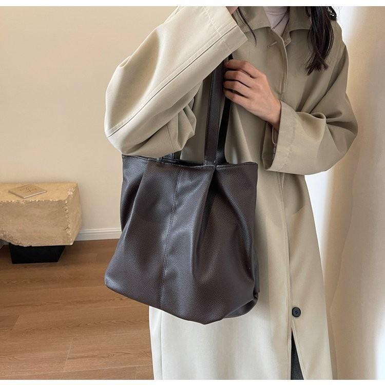 2024 Vintage Chic Pu Handbag With Spacious Interior And City Classic Design