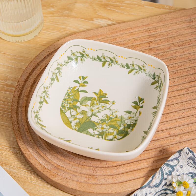Набор квадратных тарелок ZISIZ Ландыш с ободком