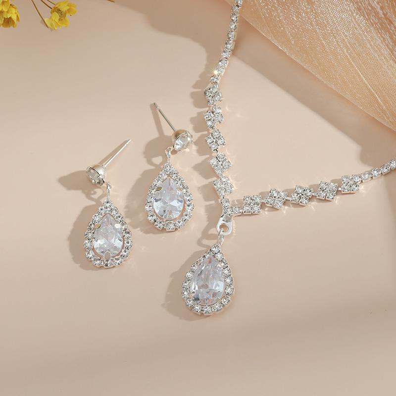 3-piece Fashion Jewelry Set Shiny Luxurious Evening Dress Accessories with Rhinestone Necklace and Earrings Suitable for Brides