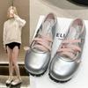 2024 Весна 2024 Новые женские туфли Мэри Джейн на плоской подошве 2024 Небольшие шелковые тонкие ремешки Женские балетки Серебряные туфли на мягкой подошве