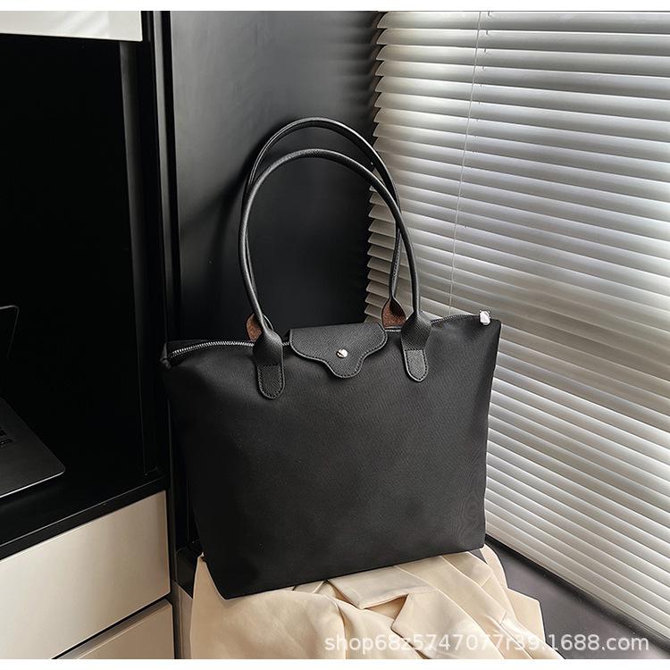 Casual Hand-held Large-capacity Bag Women's 2025 Spring/summer New Simple Lightweight Shoulder Bag for Commuting To Work