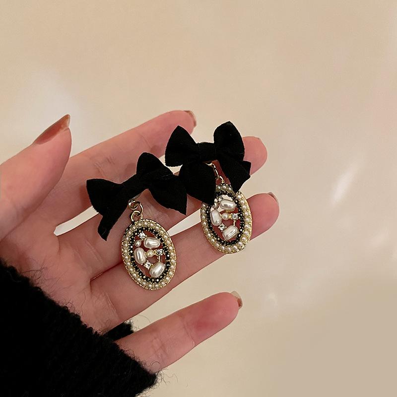 Серьги-гвоздики Черные с Серебряной Иглой Женские Корейские Сладкие и Крутые Трендовые Чувство Темный Стиль Серьги-гвоздики Характер Нишевые Легкая Роскошь Серьги