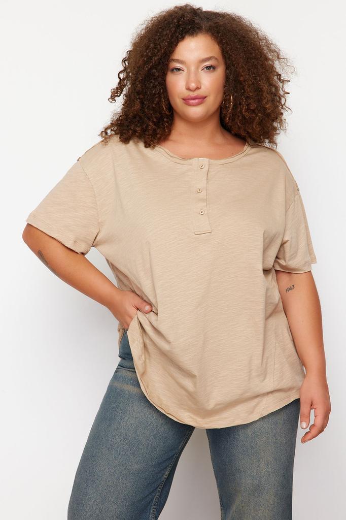 Женская трикотажная футболка в стиле бойфренда больших размеров с зеленой пуговицей и деталью