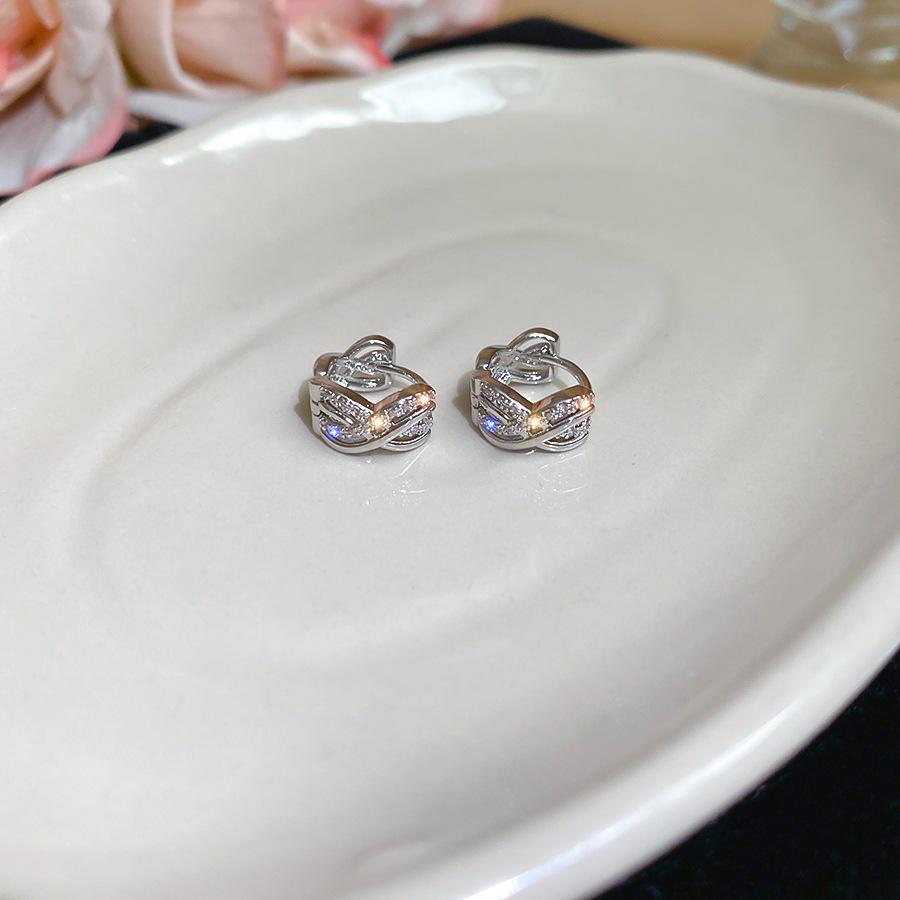 Циркониевые серьги-каффы с перламутром в виде солнечных лучей: Элегантные, Универсальные Серьги для Женщин.