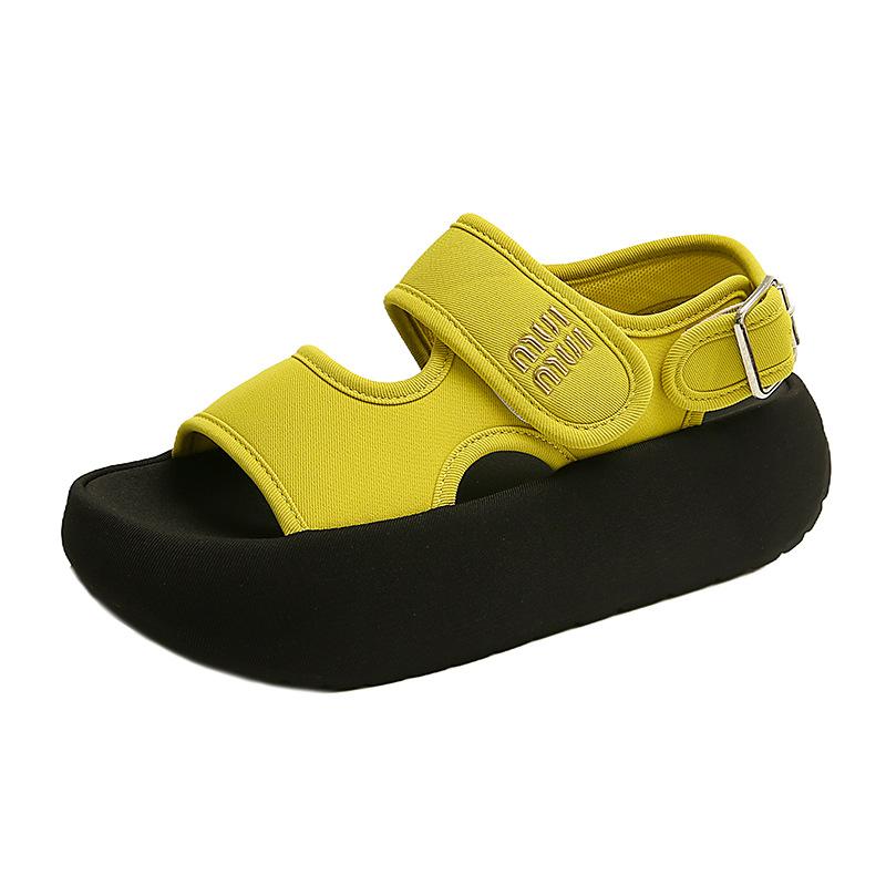 Женские спортивные сандалии на липучках с толстой подошвой для увеличения роста, летние новые модели 2025 года, ощущение ходьбы по говну, с юбкой, пляжные сандалии