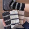 Женские полосатые простые спортивные хлопковые носки на осень и зиму, черно-белые длинные носки, модные, слегка прилегающие, универсальные школьные носки до середины икры