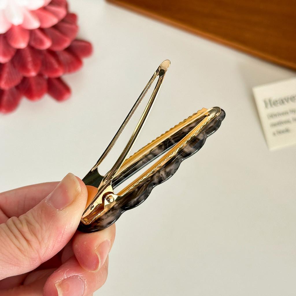 Chic And Elegant Large Hair Claw Clips In Unique Cloud And Geometric Styles Girls For