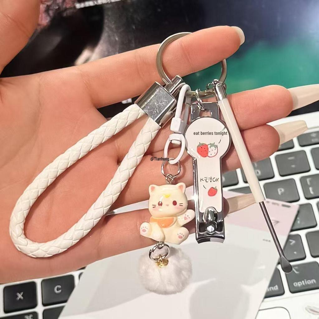 Набор брелоков в виде мультяшной ухочистки и кусачек для ногтей - Милые аксессуары для лучшей подруги/пары.