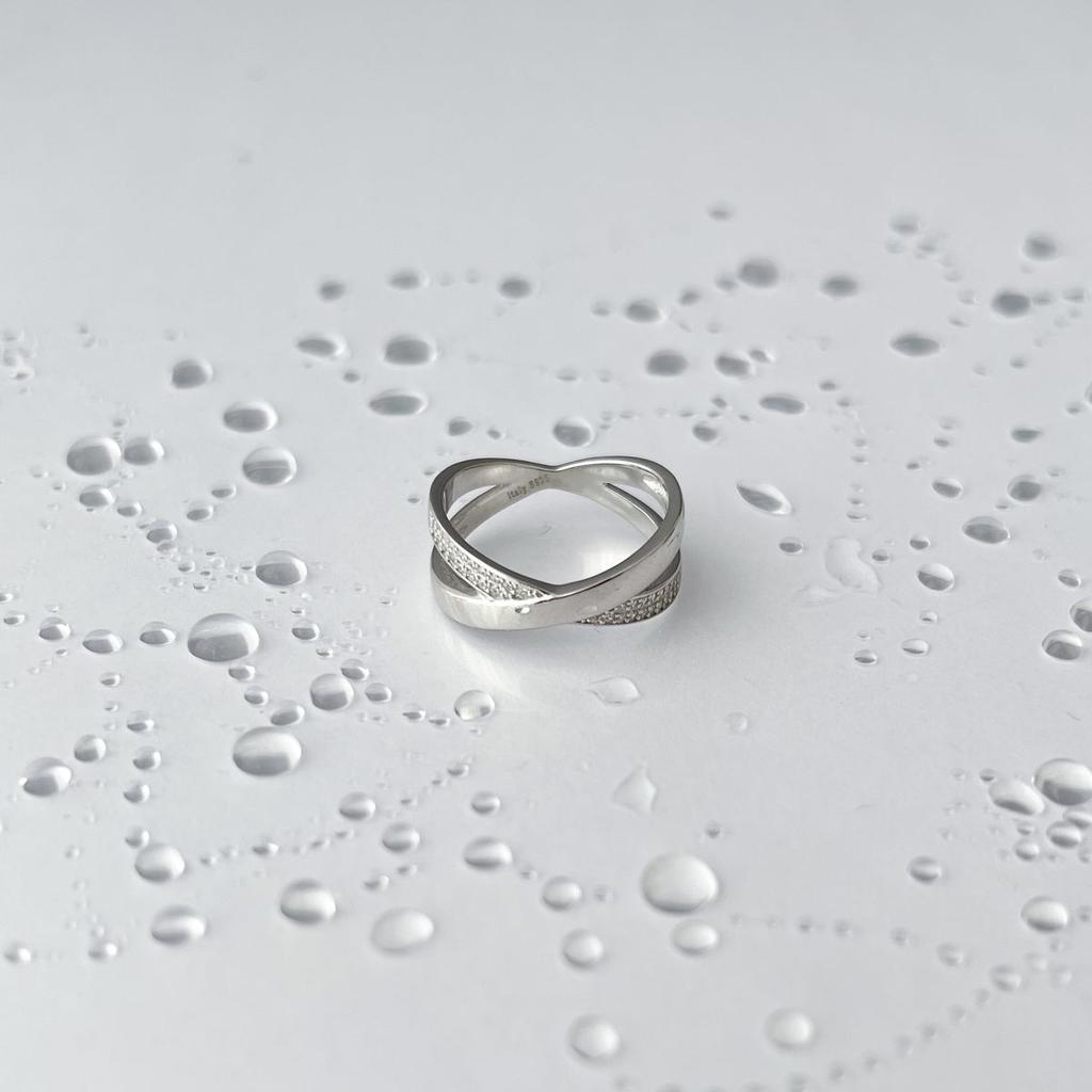 Серебряное кольцо с фианитами (2143086)