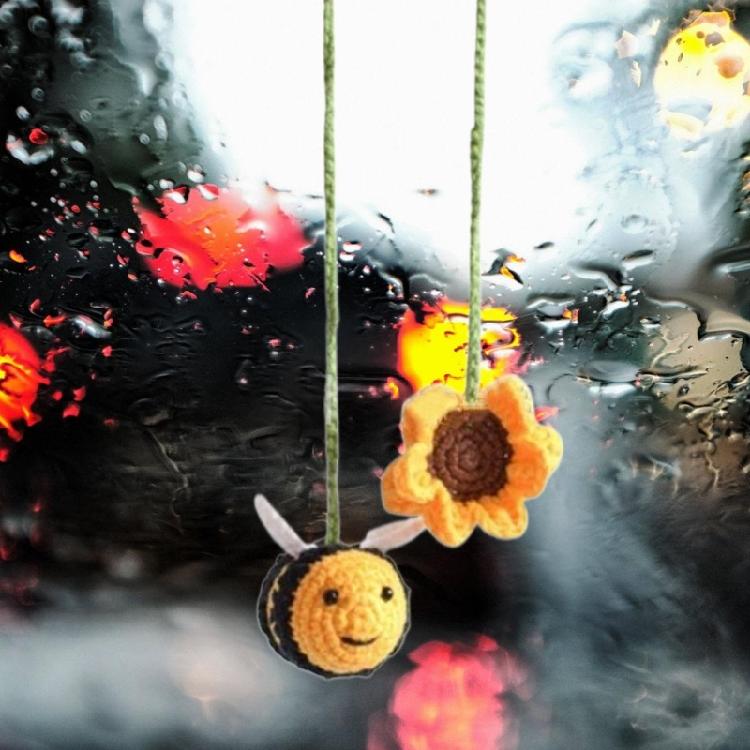Automotive Charms Knitted Decors Crochet Bees Sunflower Pendant Car Rearview Hanging Ornament Gift for Friend