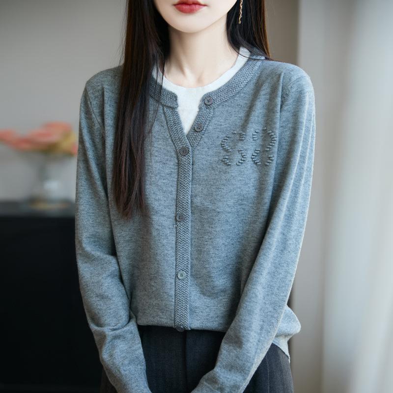 Новый осенне-зимний вязаный свитер с круглым вырезом и длинными рукавами, женский комплект-двойка, имитирующий топ с двухцветным дизайном.