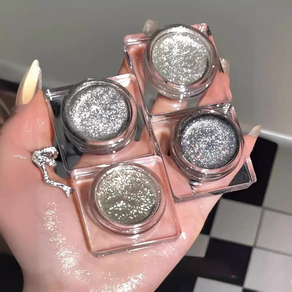 Палитра теней для век Monochrome Highlight Blush с стойким перламутровым блеском и мерцанием. Высокопигментированные тени для век для макияжа любого типа лица.