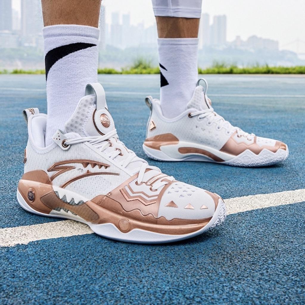 Anta Мужские кроссовки Kyrie Irving x Shock Wave 5 Pro Finals Белое золото 112331111-3