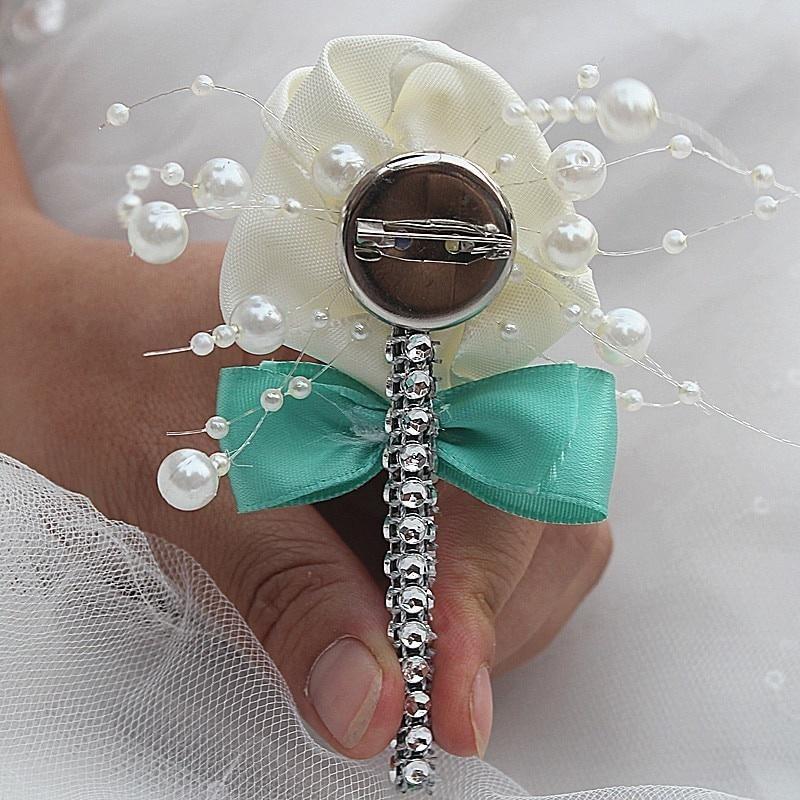 1Pc The Stylish Flower Shaped Brooch Is Studded with Pearls