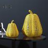 Статуэтка тыквы в желтый горошек Мини-скульптура из смолы в виде тыквы в горошек Фигурка тыквы в горошек Украшение для домашнего офиса, рабочего стола, орнамент