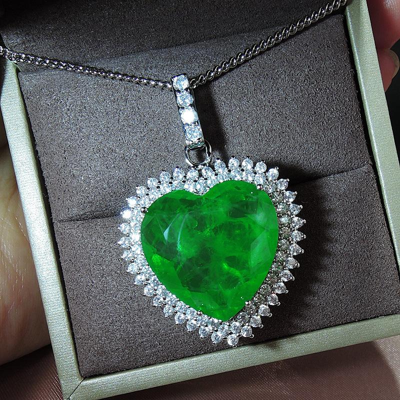 Jewelry Vintage Necklace Imitation Emerald Paraiba Heart 20 * 20 Large Pendant Necklace Female
