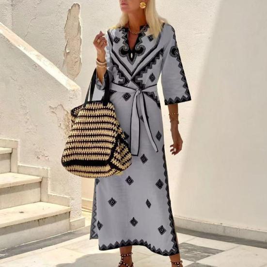 Платье на шнуровке с узкой талией и геометрическим принтом, с V-образным вырезом, рукавом три четверти, в тон, с разрезом подол, в богемном стиле, платье миди для отпуска