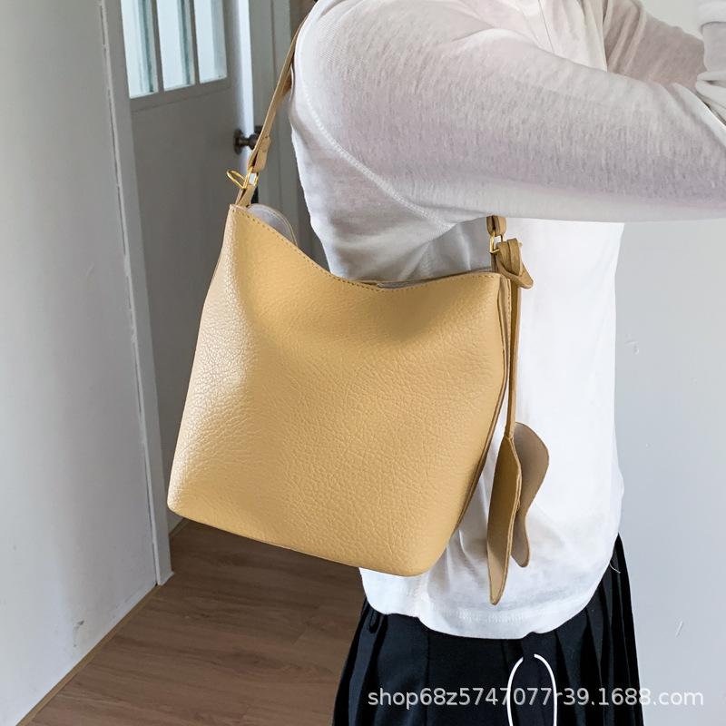 Retro Bucket Bag Women's 2025 New Fashion Lychee Pattern Large Capacity Commuting Shoulder Bag Fashionable Literary and Artistic Child and Mother Bag