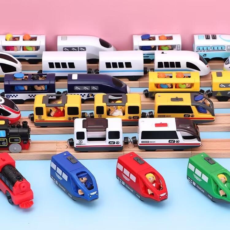 Магнитный Электрический Паровозик Игрушка для Детей - Совместим со Всеми Деревянными Дорожками