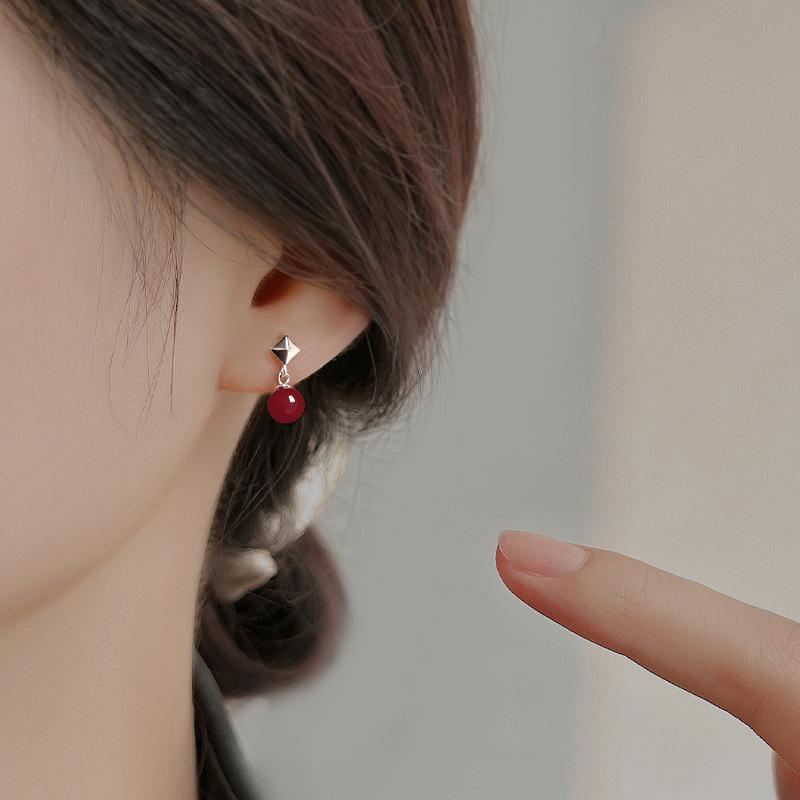Серьги из агата с красной фасолью Женские серьги на Новый год Красный год Кролика Серьги на год рождения Геометрические серьги-пусеты с бриллиантами