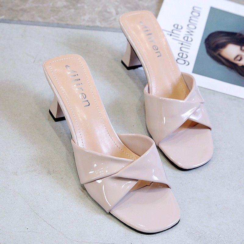 Туфли на высоком каблуке женские летние 2025 новые интернет знаменитости туфли на среднем каблуке модные туфли для мам квадратный каблук толстые каблуки тапочки верхняя одежда one-wor