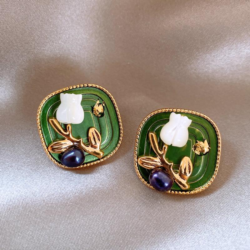 Vintage Steel Teardrop Cat Eye Earrings for Women - Retro, High-End, Versatile Fashion Ear Studs