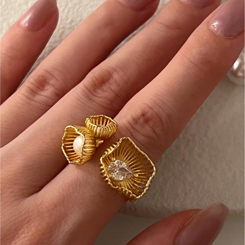 Elegant Vintage Woven Metal Pearl And Zircon Flower Design Ring For Women