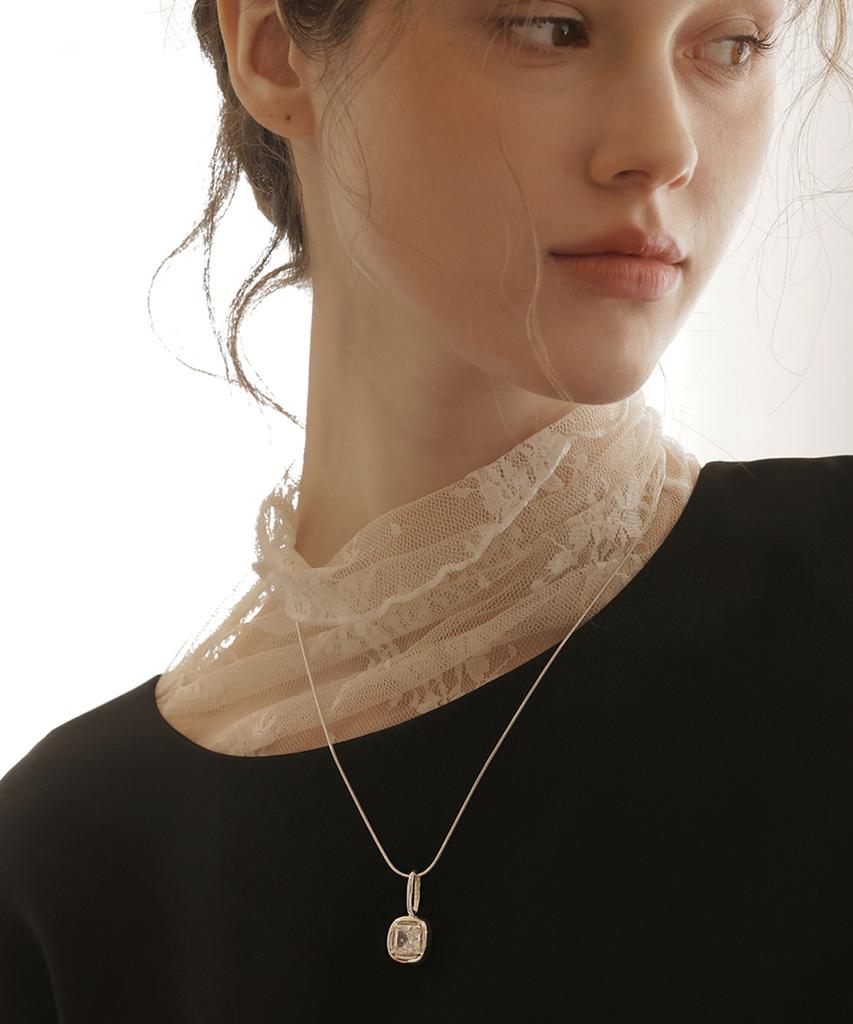 Reindeer Eclat Necklace 03