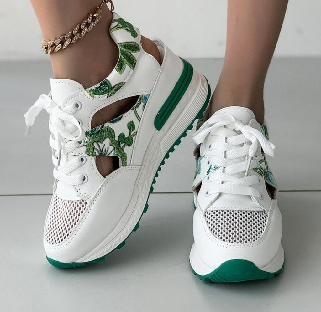 Мода 2024 Лето Новые дышащие сетчатые спортивные сандалии Женские внутренние увеличенные кроссовки Женские уличные теннисные туфли на платформе со шнуровкой