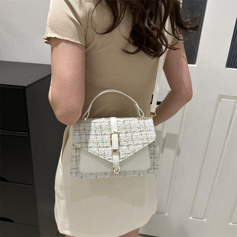 Модная и повседневная квадратная сумка корейской версии лета, новая простая и модная женская сумка через плечо на цепочке