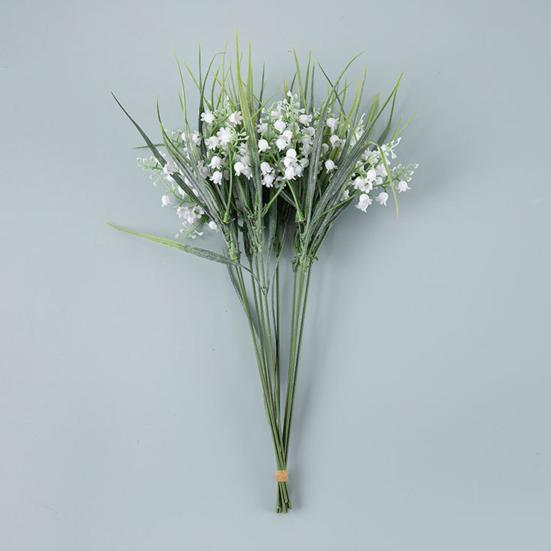 Привлекательный макет сцены из искусственной травы. Яркий вид.