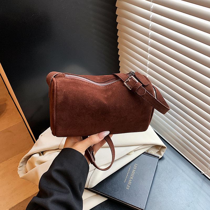 Матовая ретро сумка женская летняя новая универсальная на плечо, сумка-мессенджер, нишевая премиальная сумка-подушка