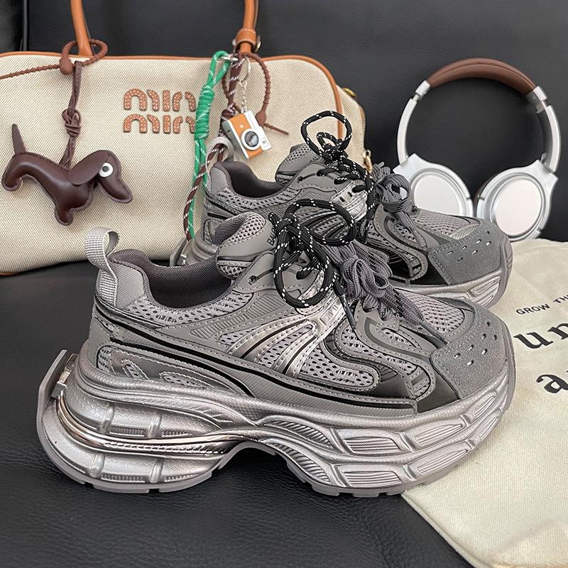 Серебристые кроссовки «папины» женские новые весенне-летние сетчатые легкие женские кроссовки супер огонь увеличивающие рост повседневные спортивные кроссовки