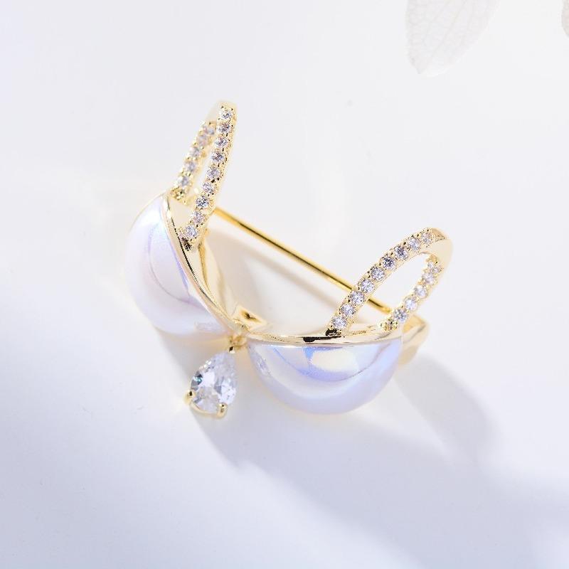 Blucome Creative Cute Bra Underwear Brooches for Women Men Suit Coat Hijiab Pins