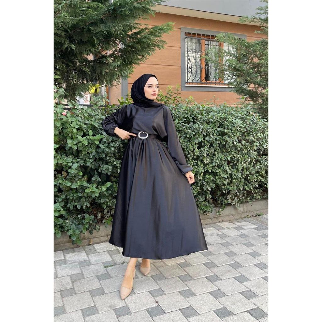 Атласное вечернее платье с эластичным поясом и поясом, темно-синее