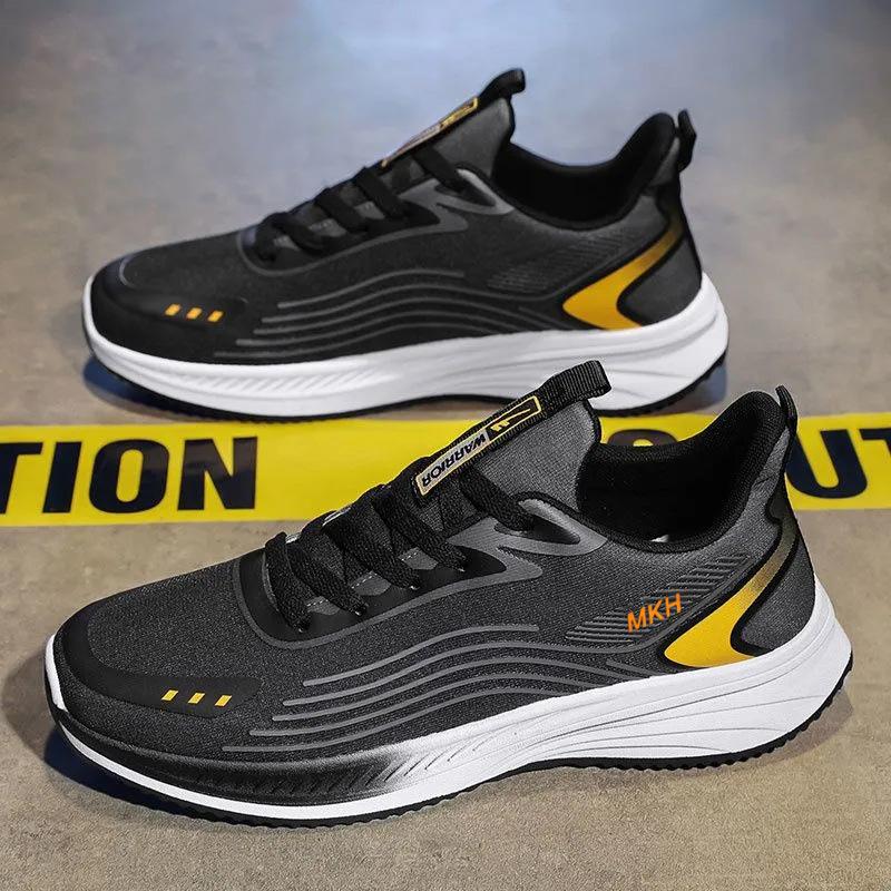Новые трендовые мужские кроссовки на шнуровке весной и осенью. Удобная повседневная обувь для не уставшей стопы. Дышащая цветная мужская обувь с сетчатой ​​поверхностью.