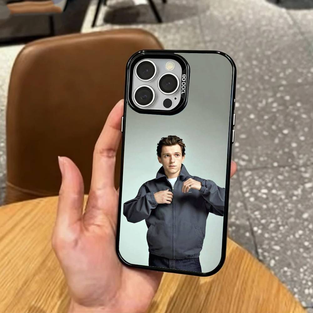 Красивый британский актер Том Холланд Чехол для телефона для iPhone 17, 16, 15, 14, 13, 12, 11 Plus, Pro Max Цветной Посеребренный Внутренний чехол