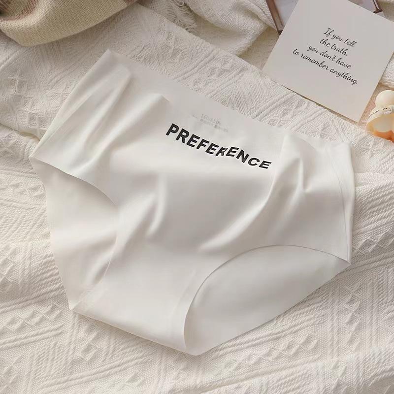 Women's Underwear Seamless Ice Silk Peach Hip Antibacterial Crotch Girls Sexy Summer Thin Mid-waist Briefs