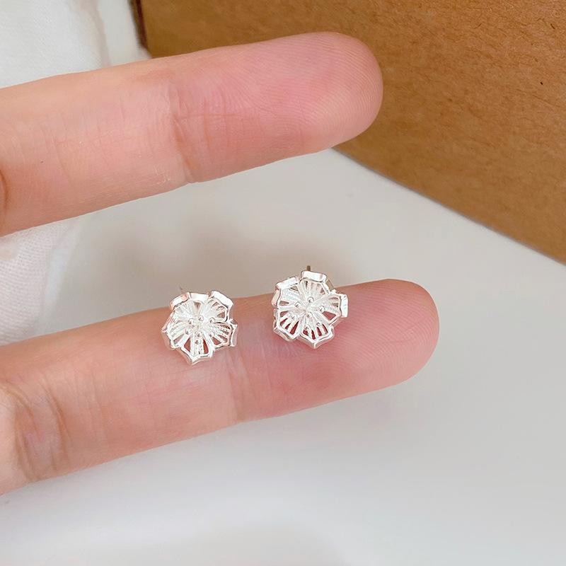 Серьги-цветы маленькие, свежие, пасторальные, милые, литературные, темпераментные, нишевые серьги