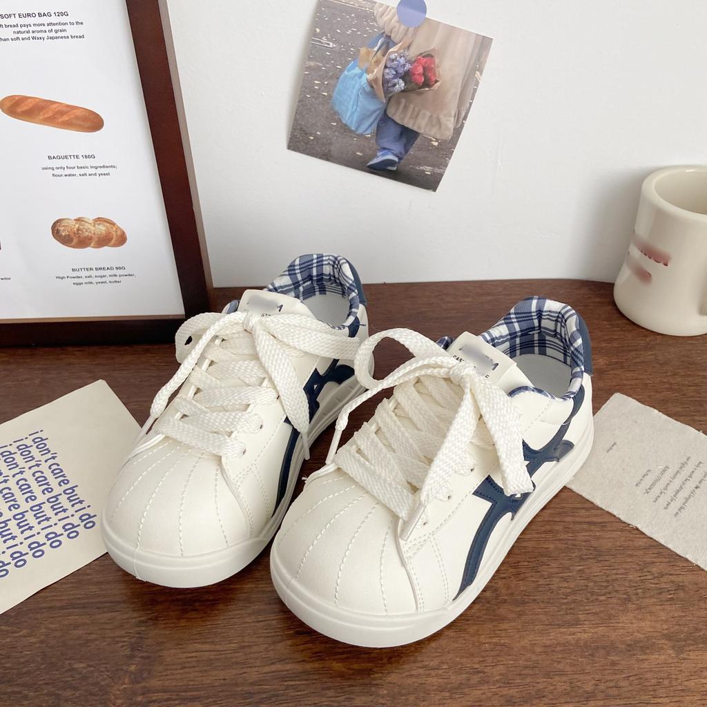 Маленькие белые туфли женские с ракушечным носком осенние новые повседневные легкие кеды в кампусном стиле универсальные повседневные спортивные туфли тренд