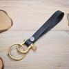 Брелок для ключей из коровьей кожи растительного дубления с латунной пряжкой в форме подковы - ретро-дизайн
