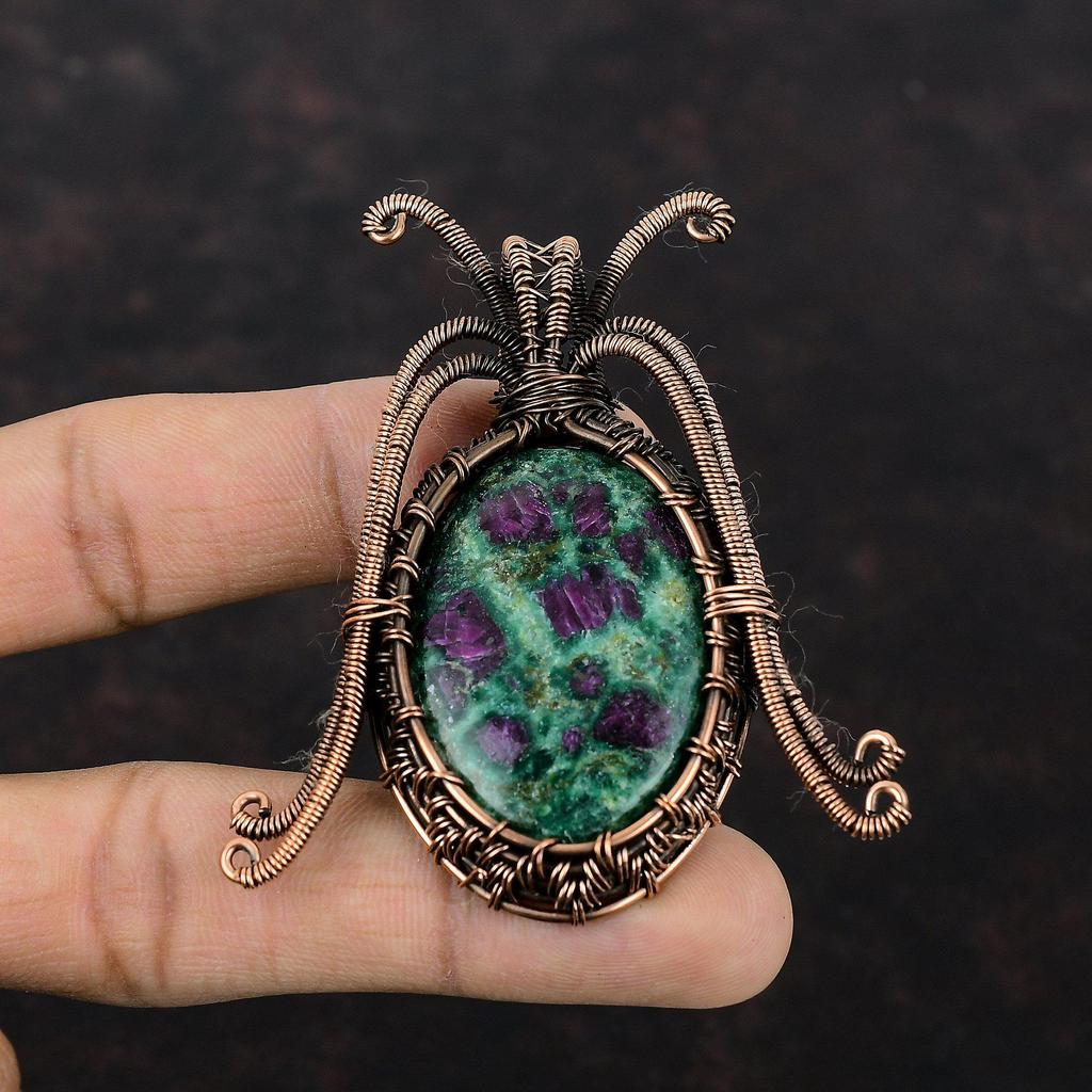 Рубиновый фукситовый кулон Медная проволока Кулон Медные украшения ручной работы Оригинальный кулон с драгоценными камнями Проволочная обмотка Рубиновый фукситовый кулон Ювелирные изделия для подарка